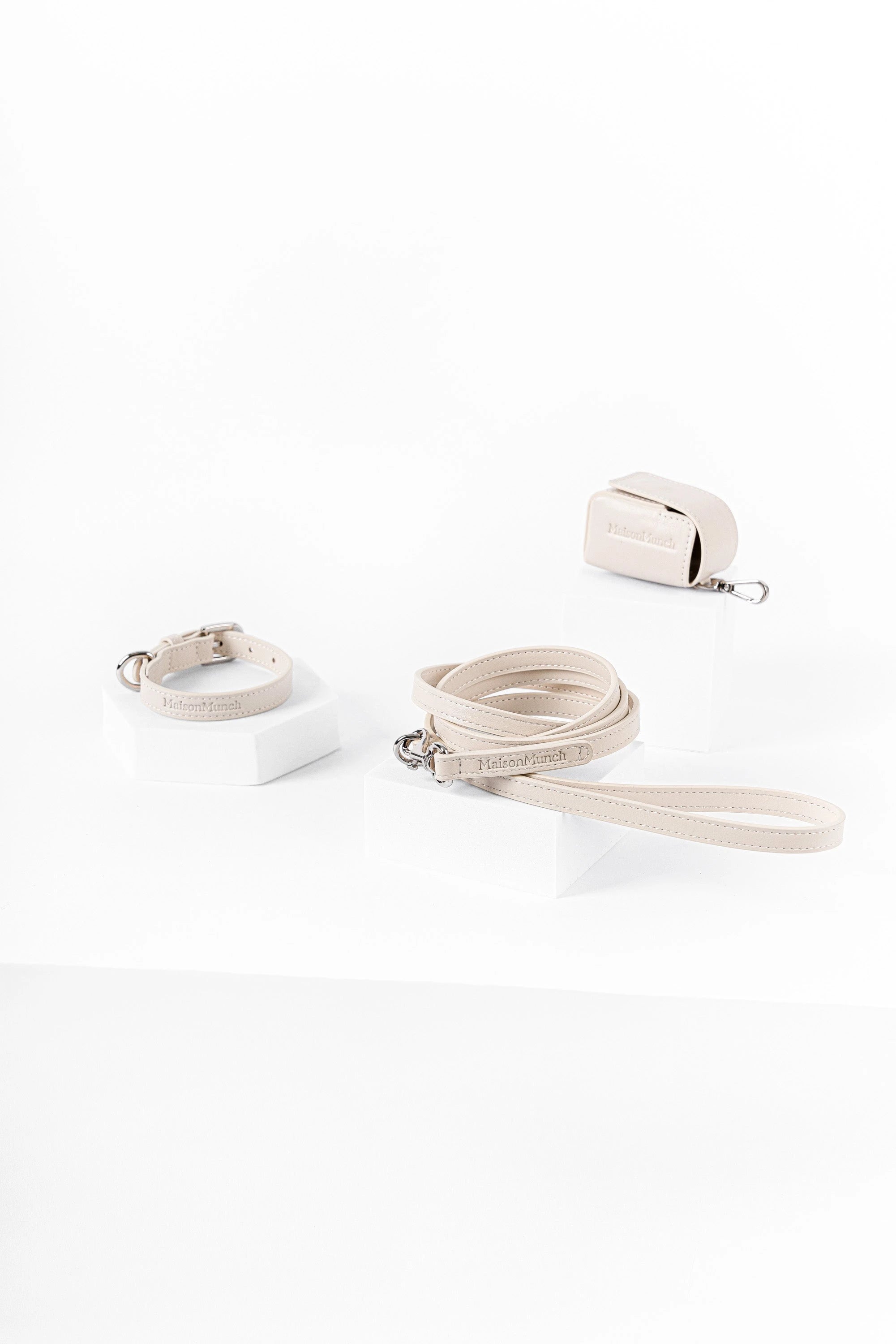The Cream Walking Set — Collar Maison Munch
